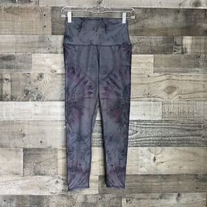 Evolution and Creation Women's M Gray Geometric Floral Print Capri Leggings